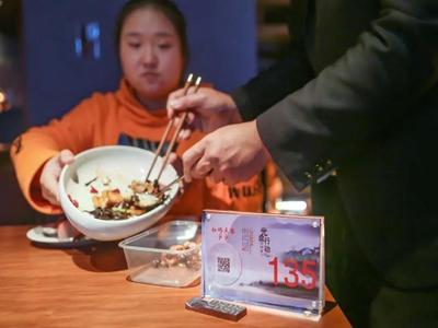 民以食为天 粮以俭为先 首都市民接力光盘行动 拒绝舌尖上的浪费